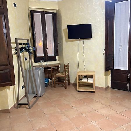 B&B L'Angolo Sulla Piazza Mirabella Imbaccari Eksteriør billede