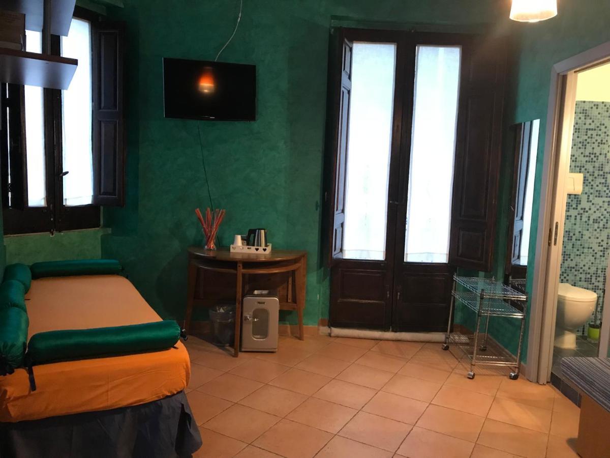 B&B L'Angolo Sulla Piazza Mirabella Imbaccari Eksteriør billede