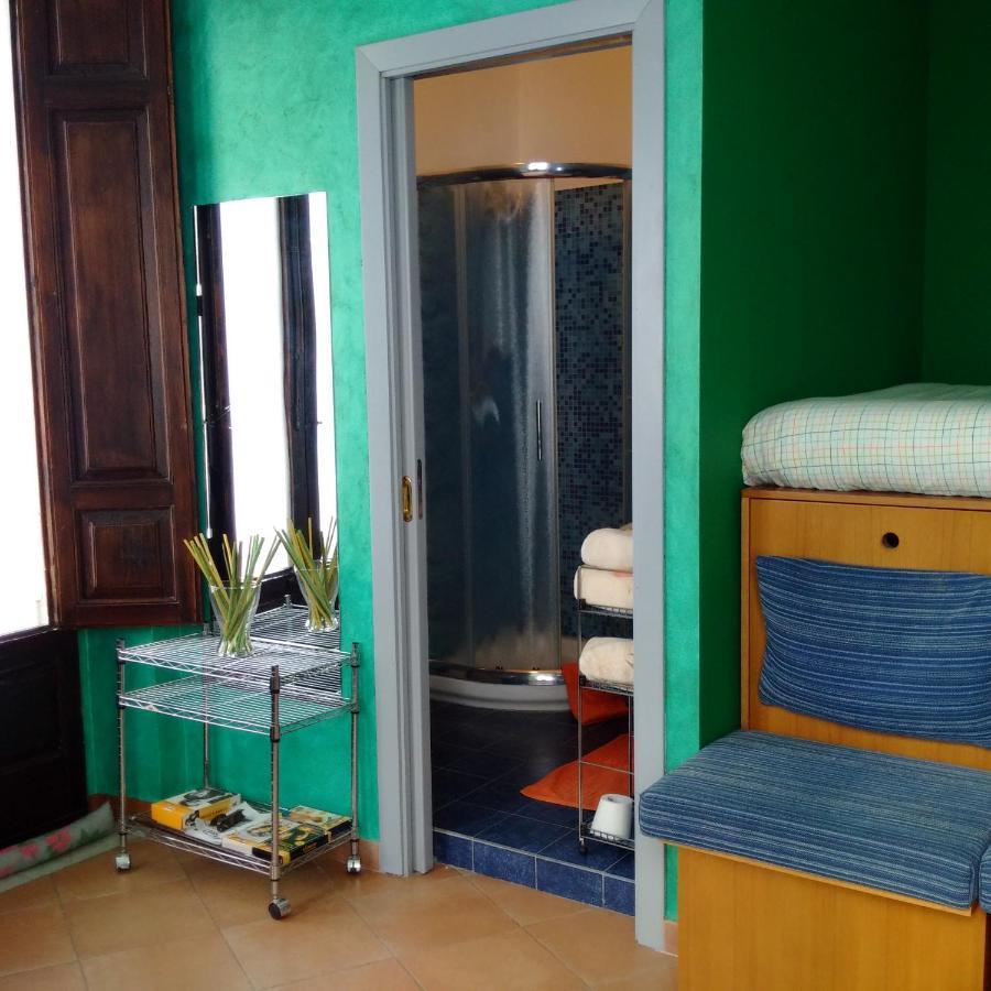 B&B L'Angolo Sulla Piazza Mirabella Imbaccari Eksteriør billede