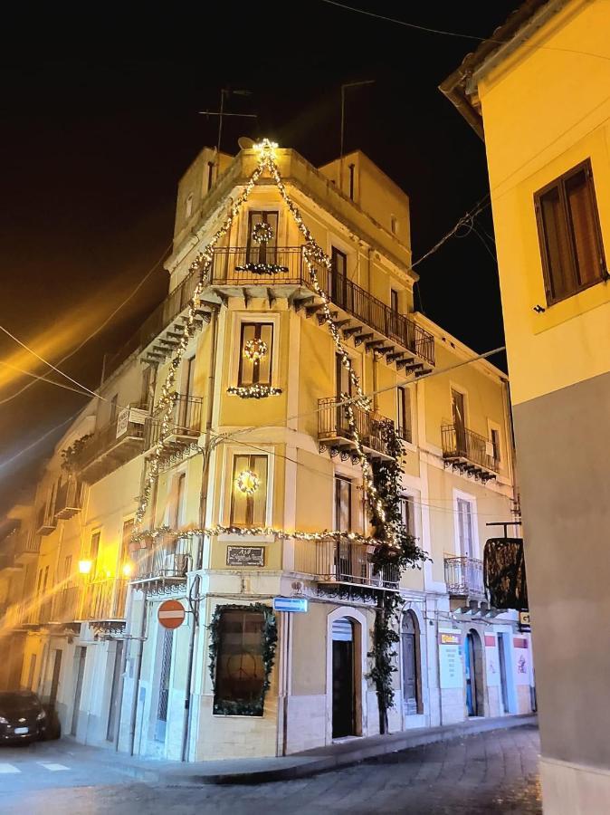 B&B L'Angolo Sulla Piazza Mirabella Imbaccari Eksteriør billede